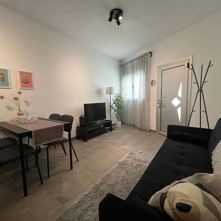 Cozy Apartment Well-Located In Terrassa, Barcelona Bagian luar foto