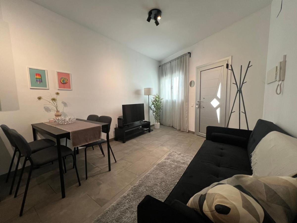 Cozy Apartment Well-Located In Terrassa, Barcelona Bagian luar foto