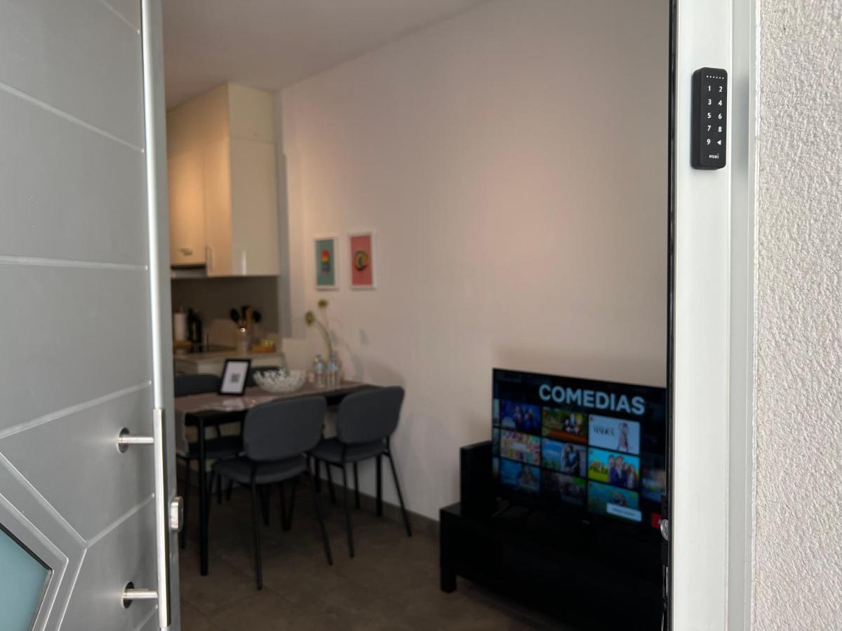 Cozy Apartment Well-Located In Terrassa, Barcelona Bagian luar foto
