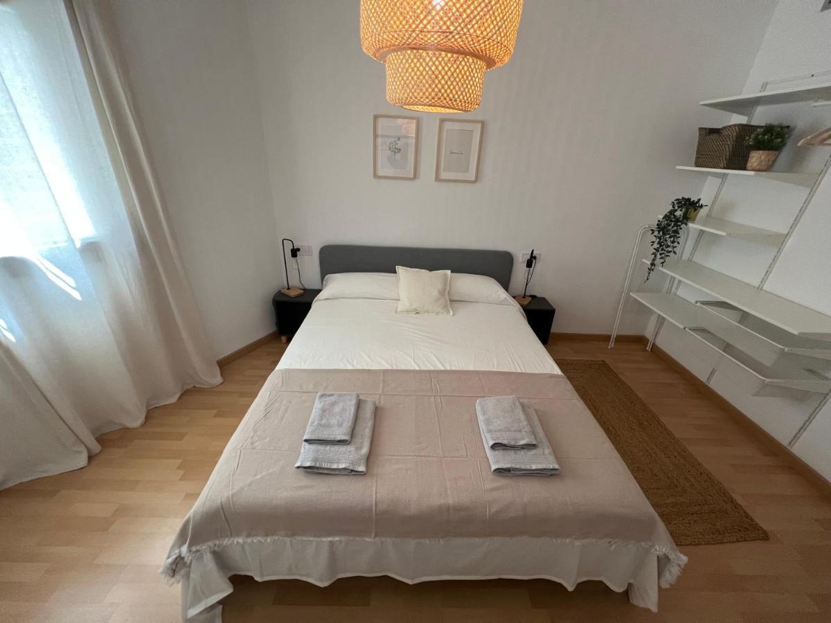 Cozy Apartment Well-Located In Terrassa, Barcelona Bagian luar foto