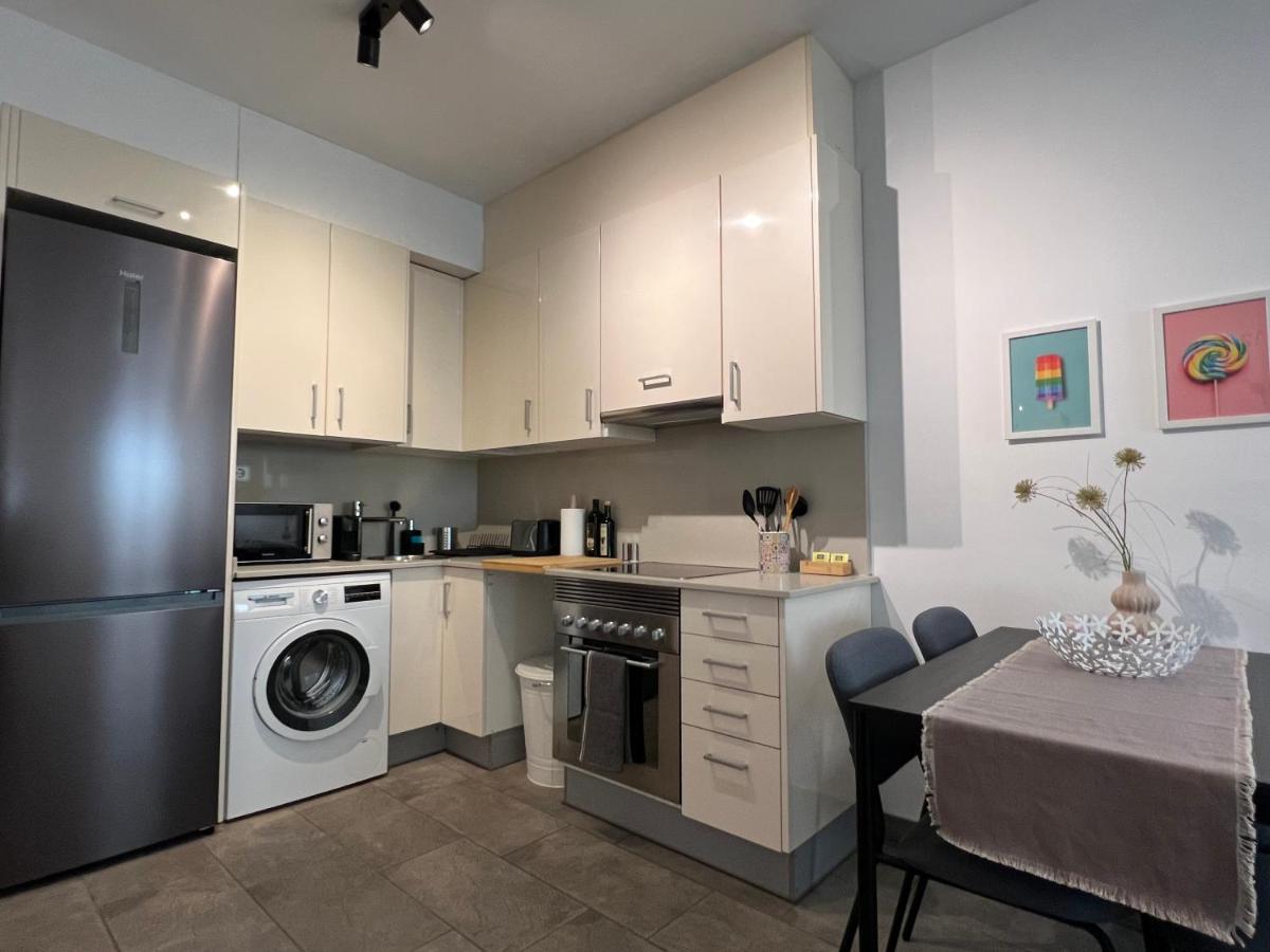 Cozy Apartment Well-Located In Terrassa, Barcelona Bagian luar foto