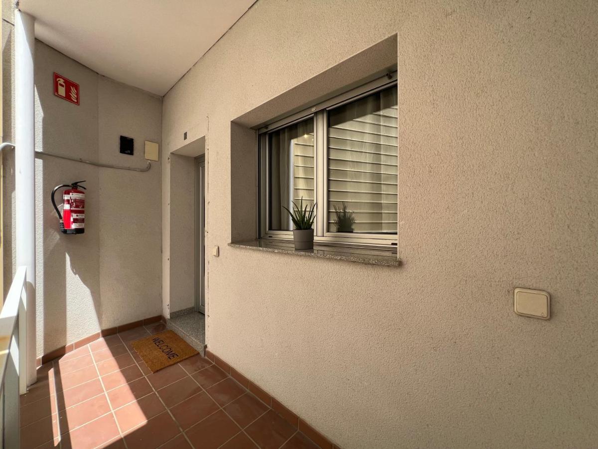 Cozy Apartment Well-Located In Terrassa, Barcelona Bagian luar foto