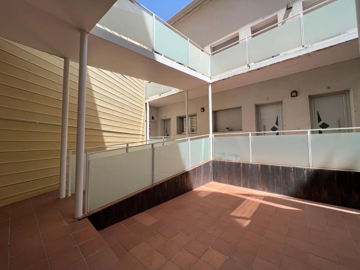 Cozy Apartment Well-Located In Terrassa, Barcelona Bagian luar foto