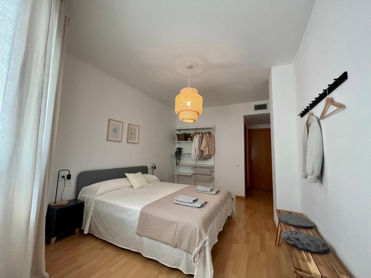 Cozy Apartment Well-Located In Terrassa, Barcelona Bagian luar foto