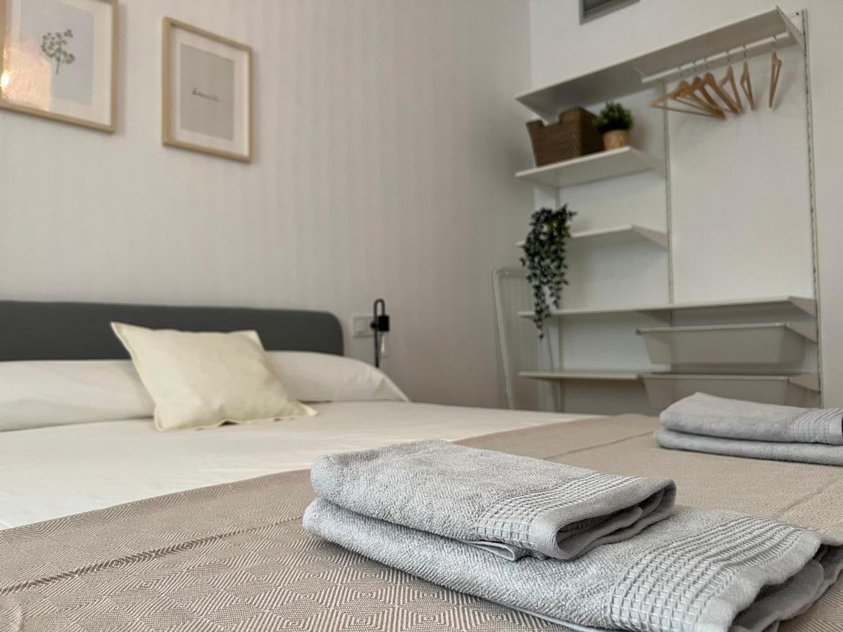 Cozy Apartment Well-Located In Terrassa, Barcelona Bagian luar foto